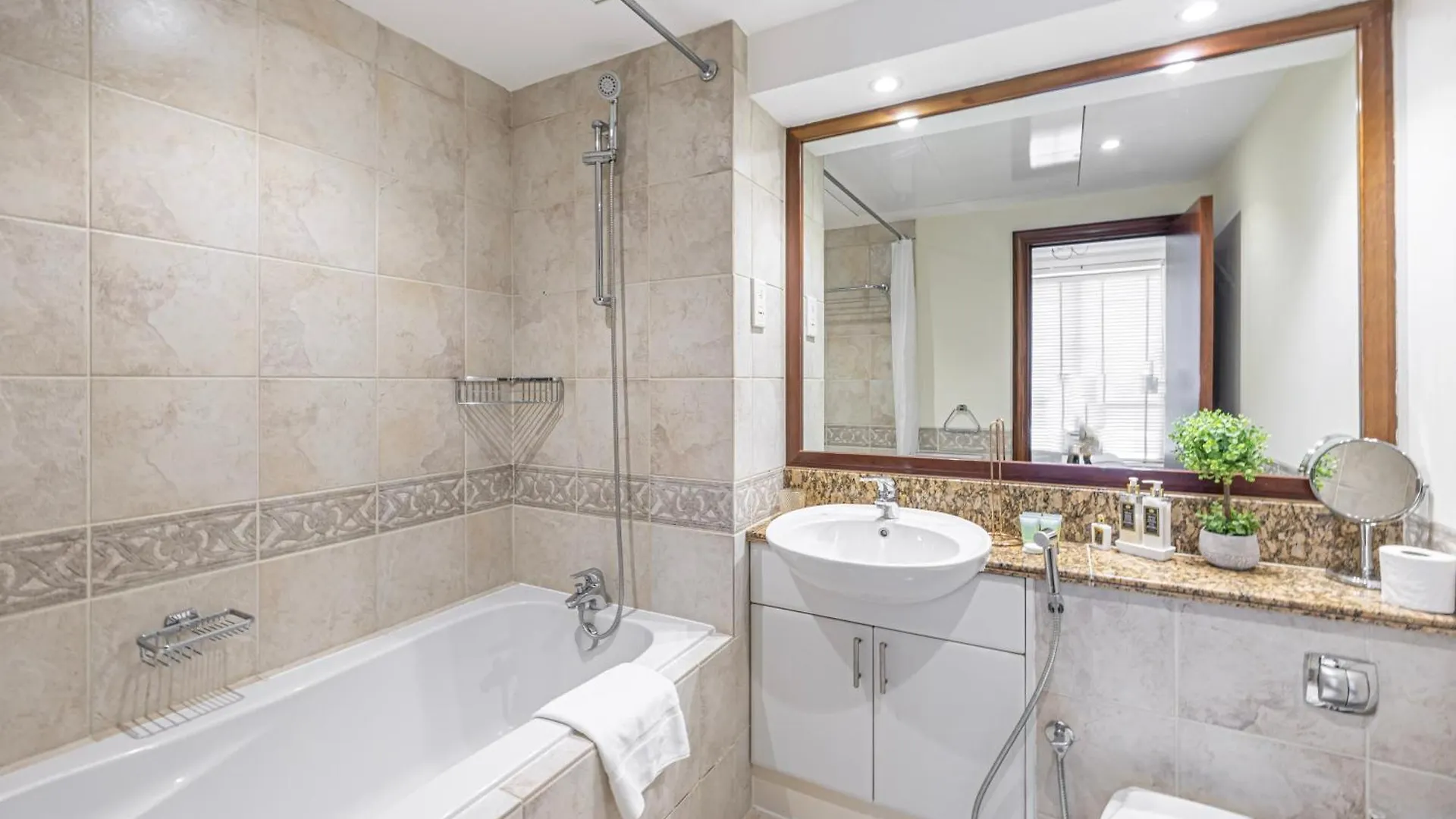 Апартаменты Beautiful 2Br Plus Study - Dubai Marina